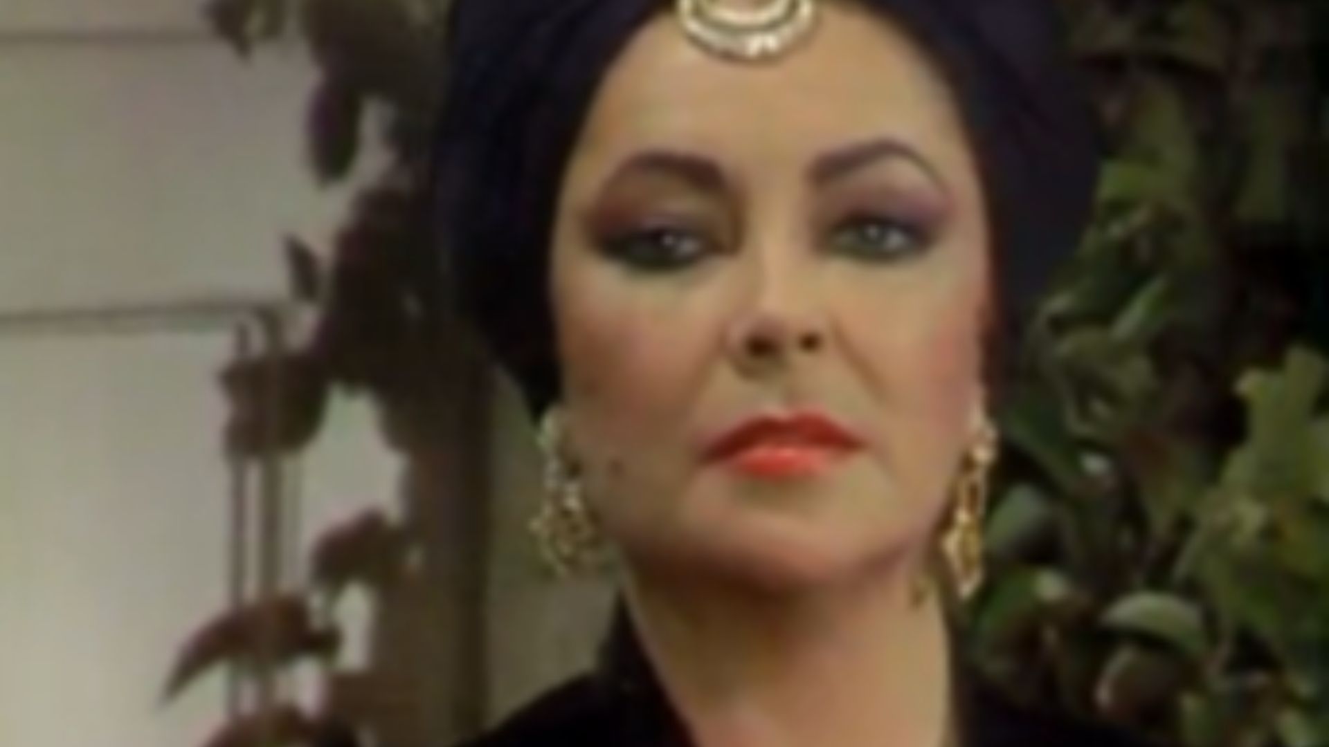 Elizabeth Taylor as Helena Cassadine | Image Source: ABC