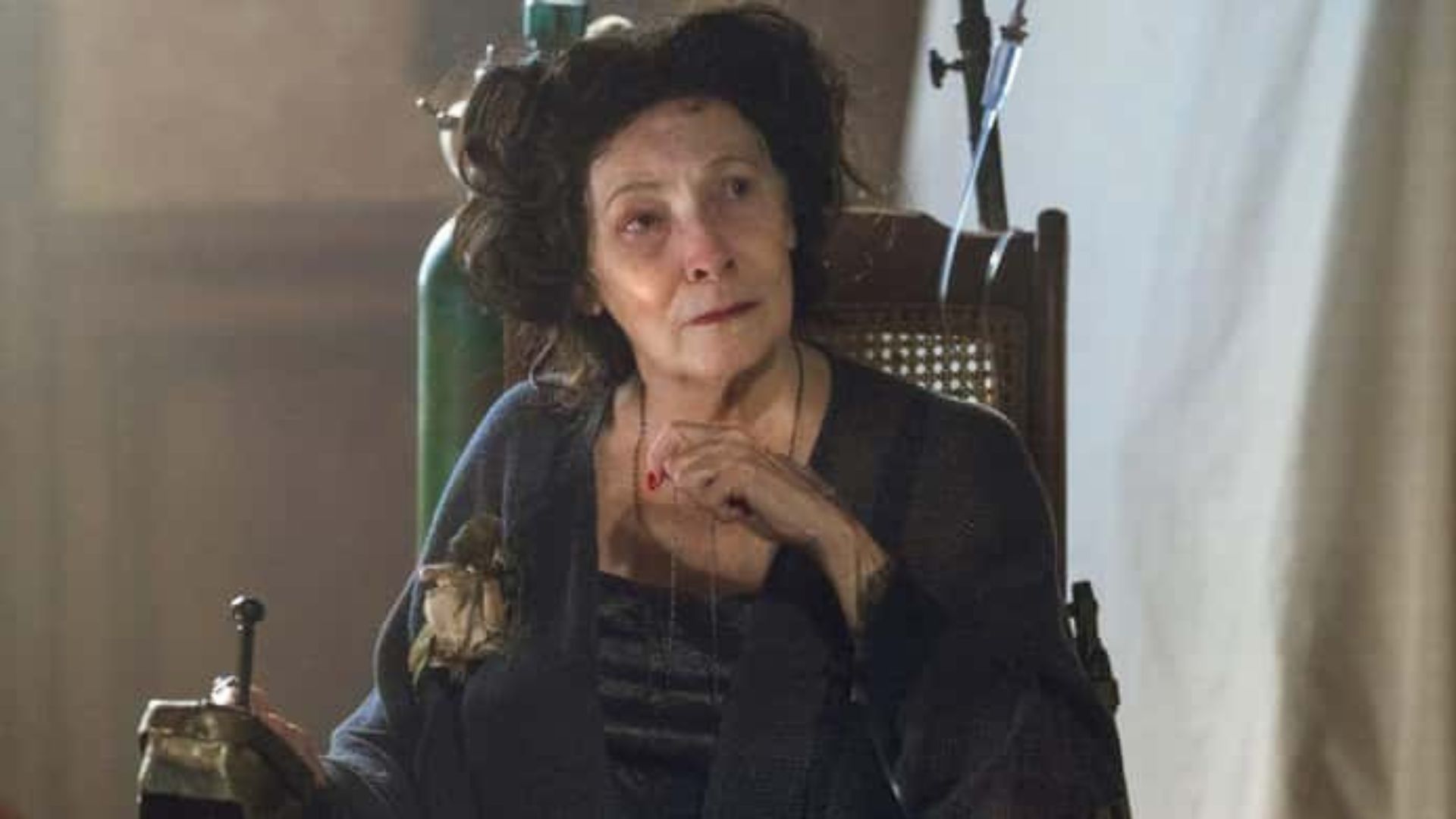 Betty Buckley as Marie &quot;Gran&#039;ma&quot; L&#039;Angelle (Image via Netflix)