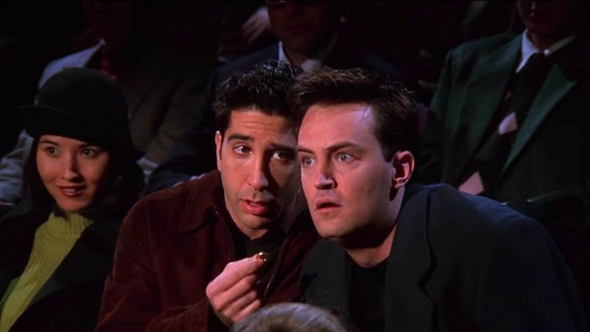 Matthew Perry (right) and David Schwimmer (left) in Friends | Image via Netflix