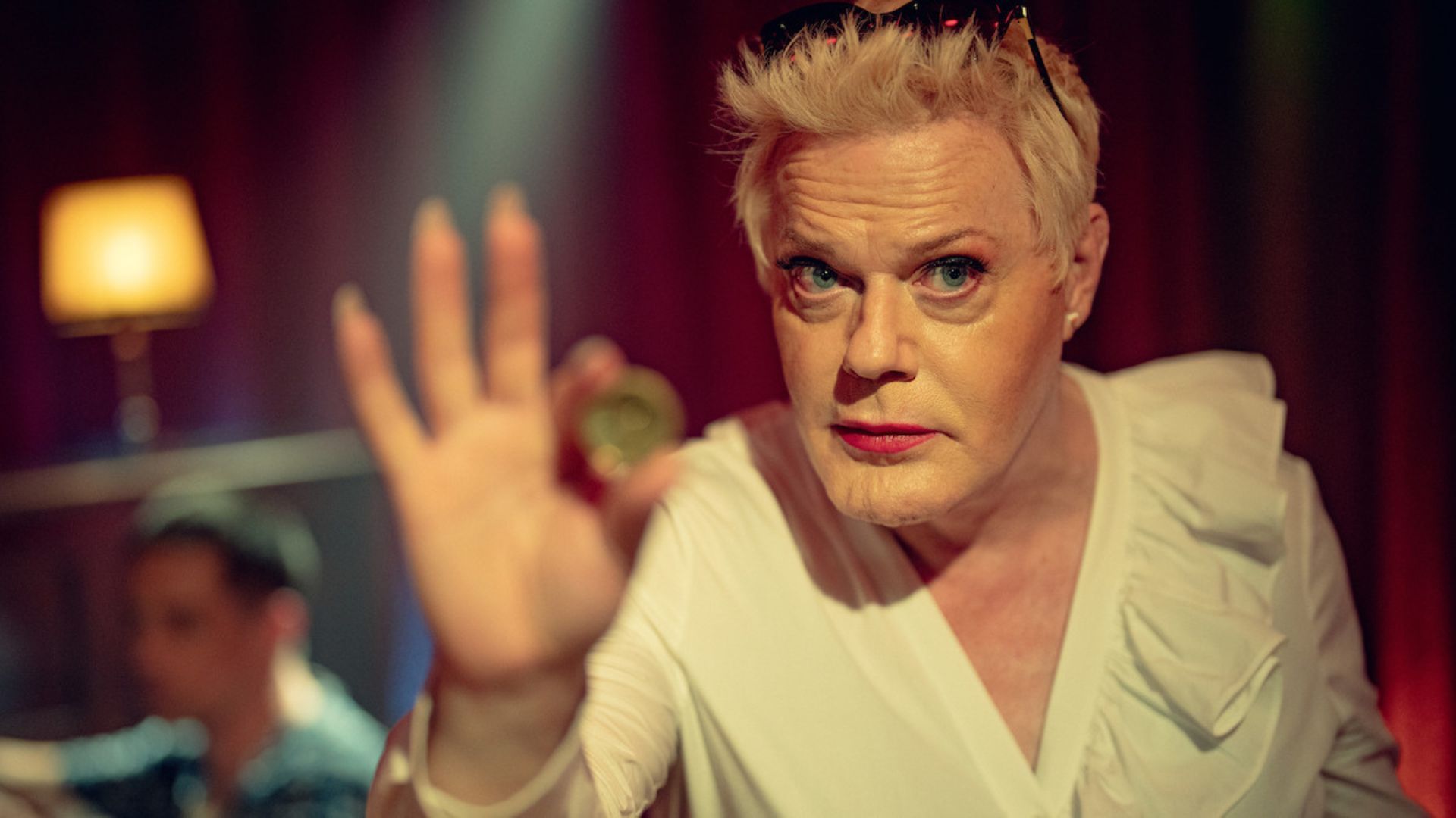 Suzy Eddie Izzard as Lachy (Image via Netflix)