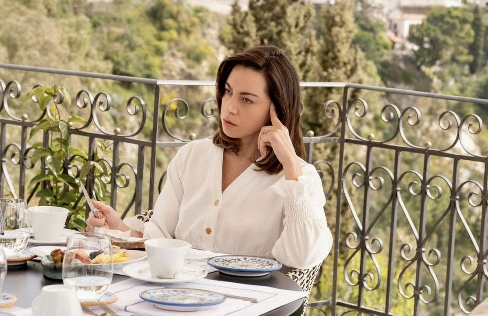 Aubrey Plaza in The White Lotus (Image via HBO)