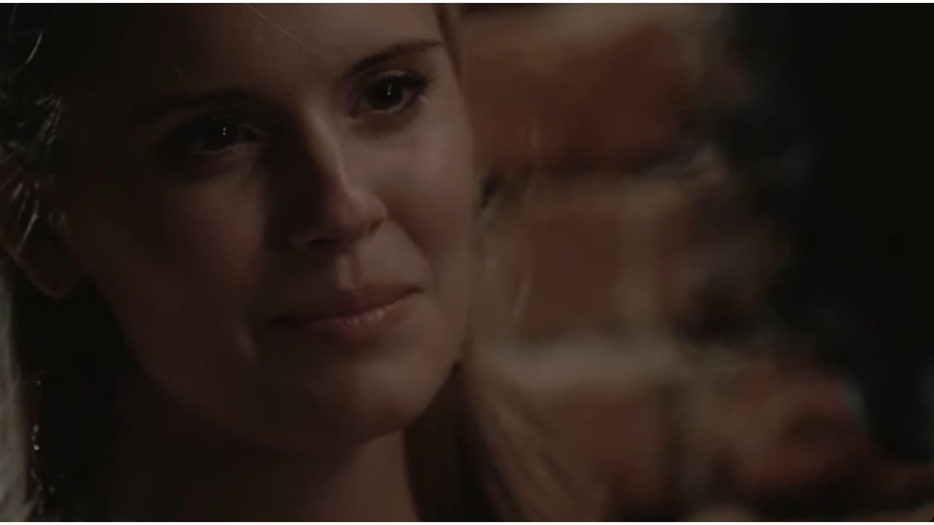 Shannon, played by Maggie Grace, in Lost (Image via ABC)