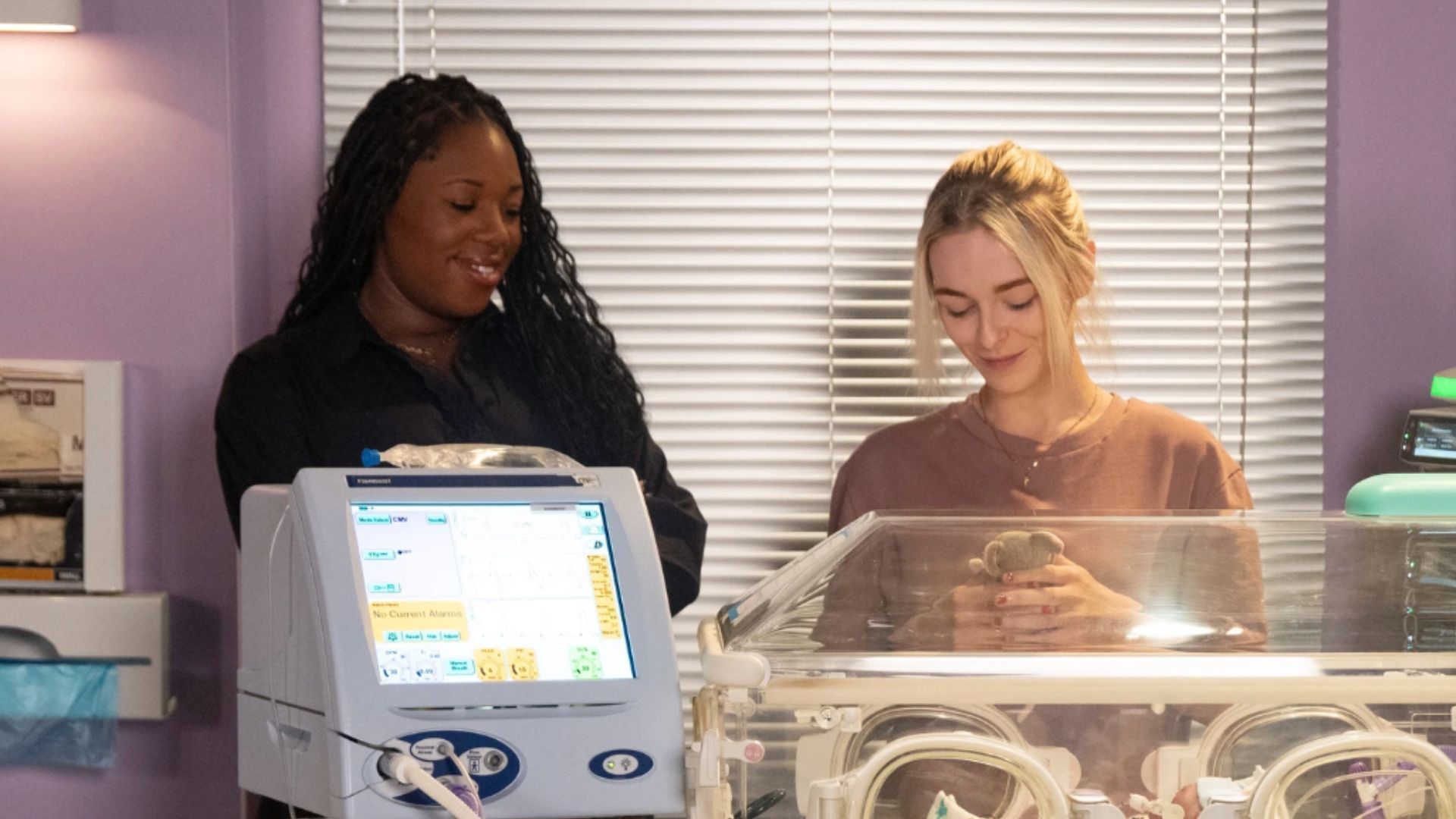 Dee Dee and Lauren at the hospital with Frankie on Coronation Street | Image Source: ITV