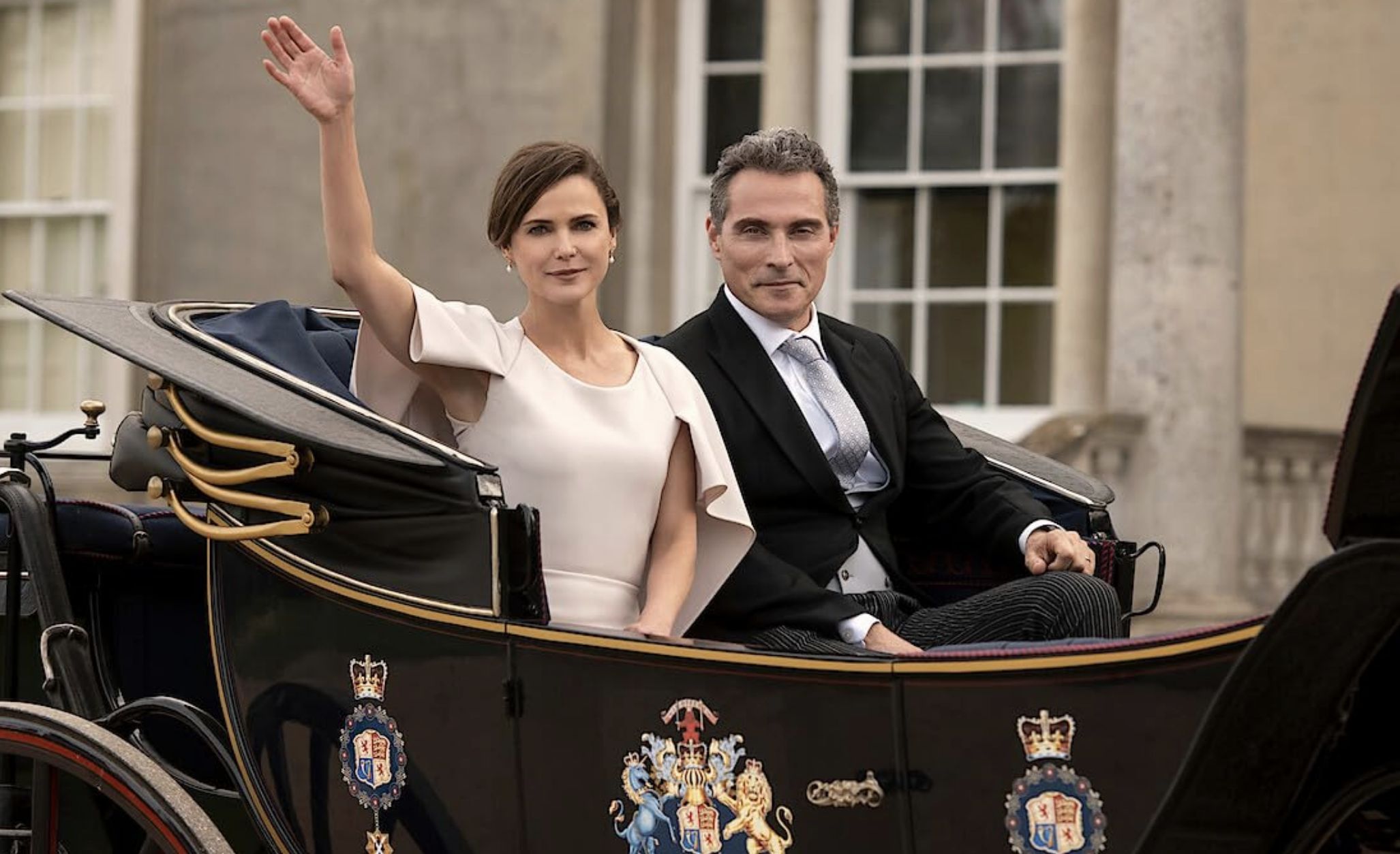 Rufus Sewell and Keri Russell in an episode titled The Cinderella Thing (Image via Netflix)