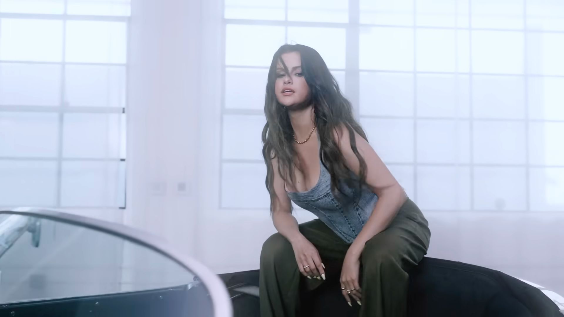 Selena Gomez in the viral Calm Down music video (Image via Selena Gomez