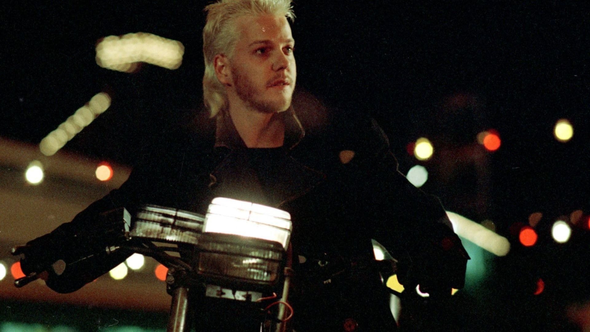 Kiefer Sutherland in The Lost Boys (Image via Prime Video, Warner Bros.)