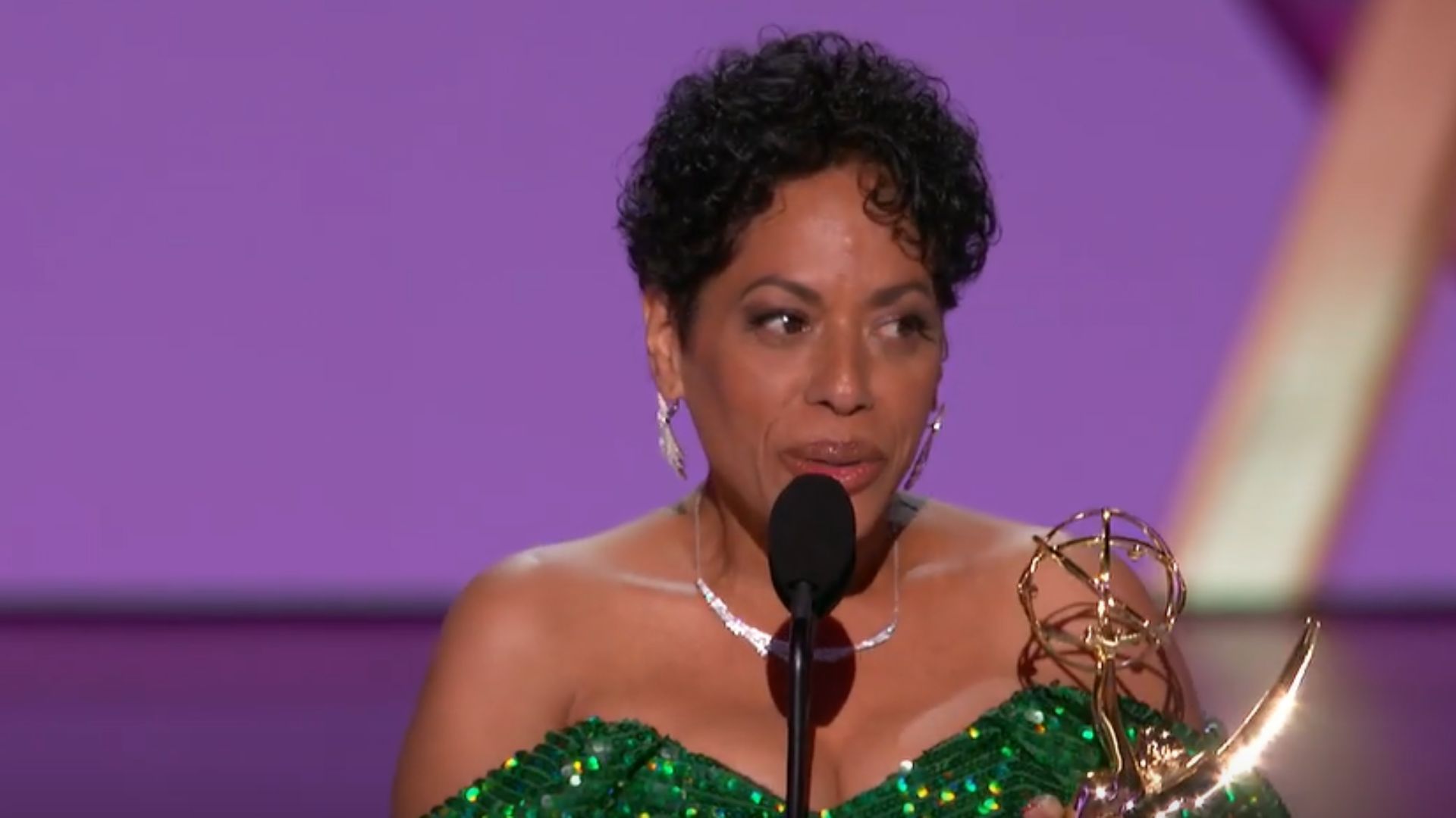 Liza Col&oacute;n-Zayas winning the Emmy for The Bear l Via: Hulu