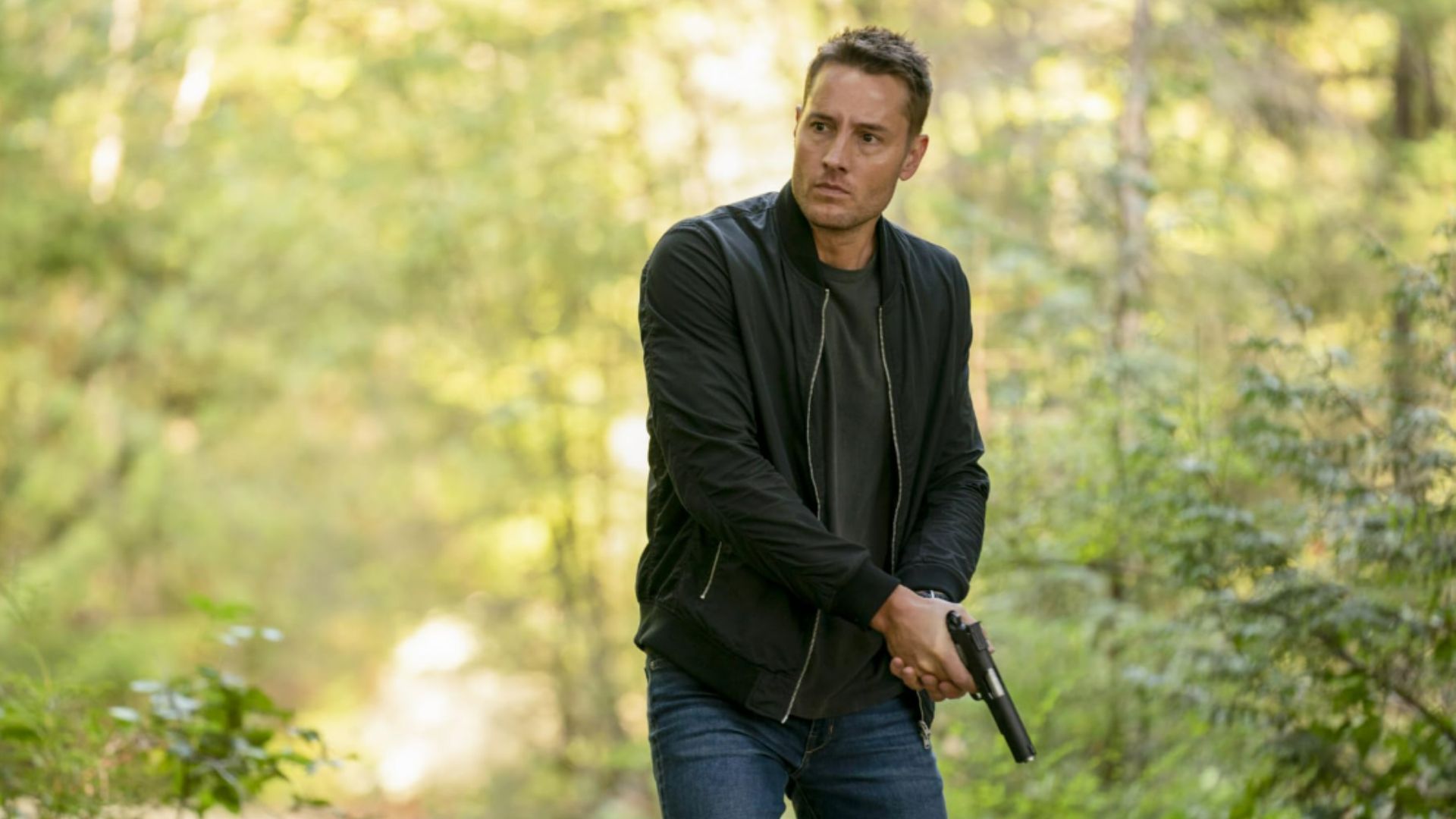 Justin Hartley in Tracker (Image via Paramount+, CBS)