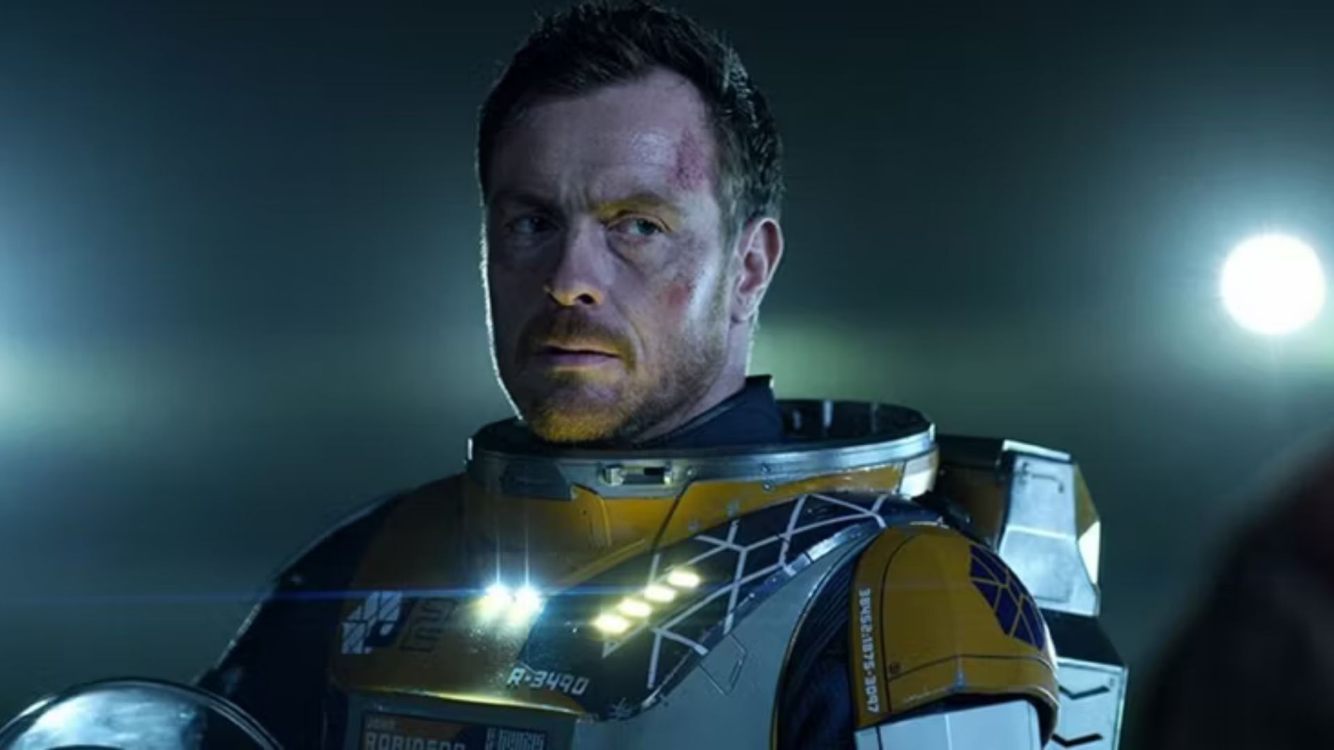 Toby Stephens in Lost In Space (Image Source: Netflix)