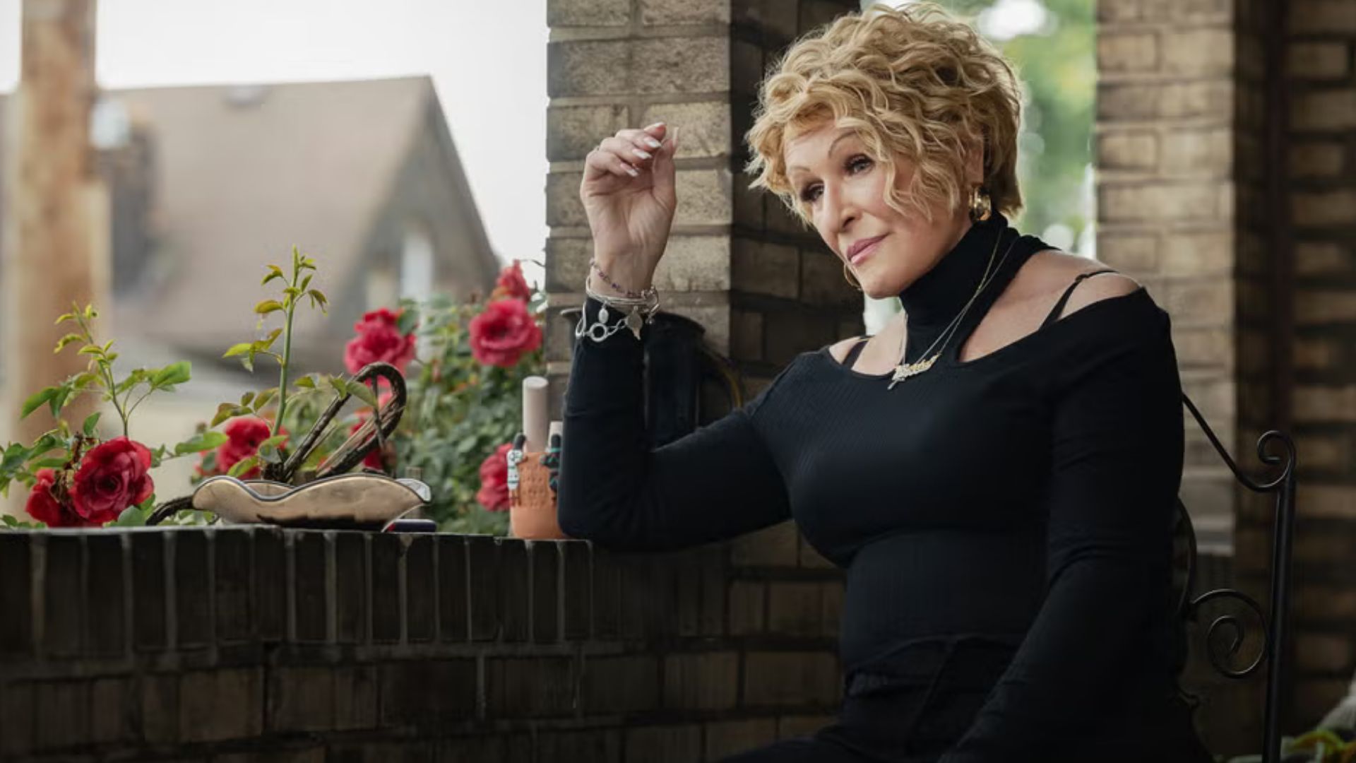 Glenn Close as Alberta (Image Source: Netflix)