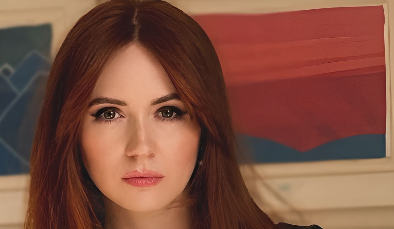 Karen Gillan debuts her baby bump (image via @karrengillan on Instagram) 