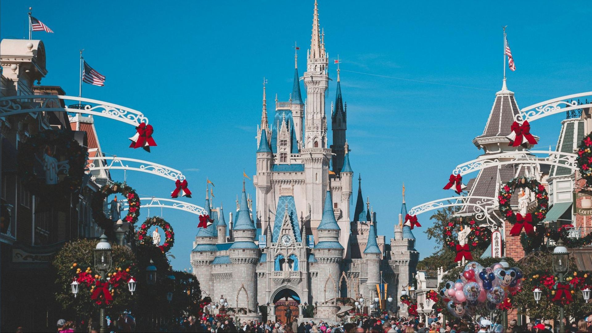 The Disney Swan and Dolphin Food &amp; Wine Festival begins on November 15 (Image via Craig Adderley/Pexels)