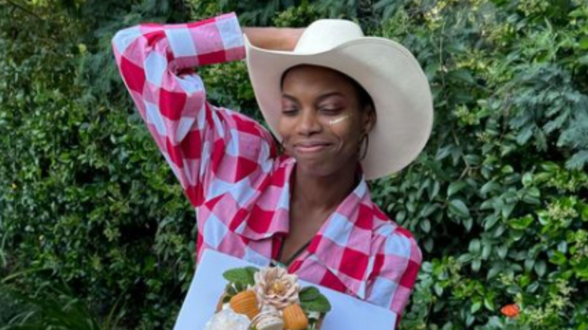 Sasheer Zamata comes out as a &quot;late-in-life&quot; lesbian (Image via Instagram/@thesheertruth)