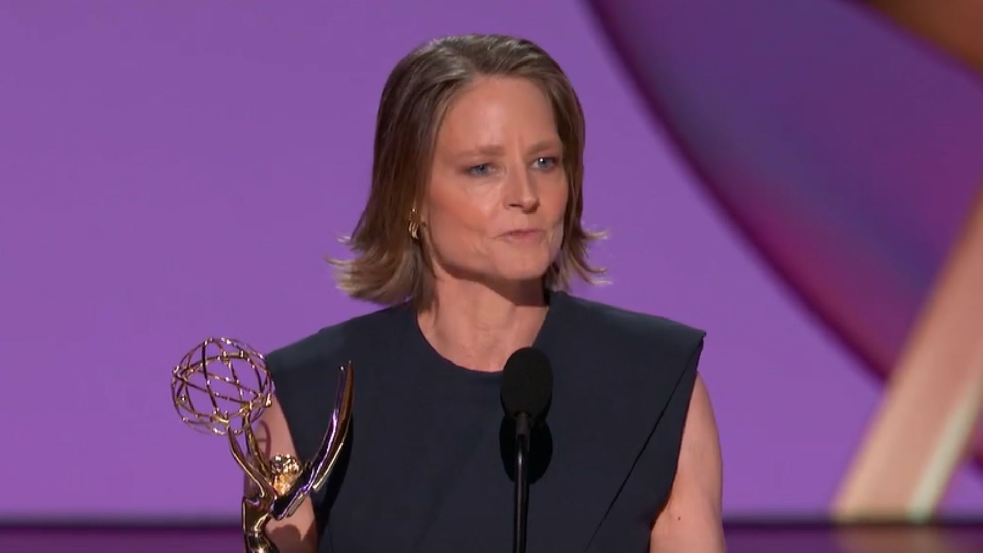 Jodie Foster winning the Emmy for True Detective l Via: Hulu