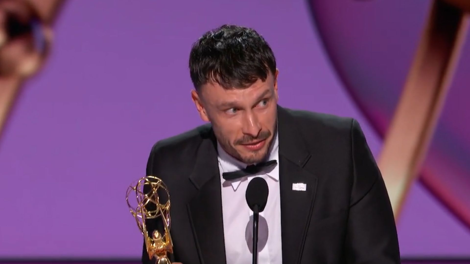 Richard Gadd winning the Emmy for Baby Reindeer l Via: Hulu