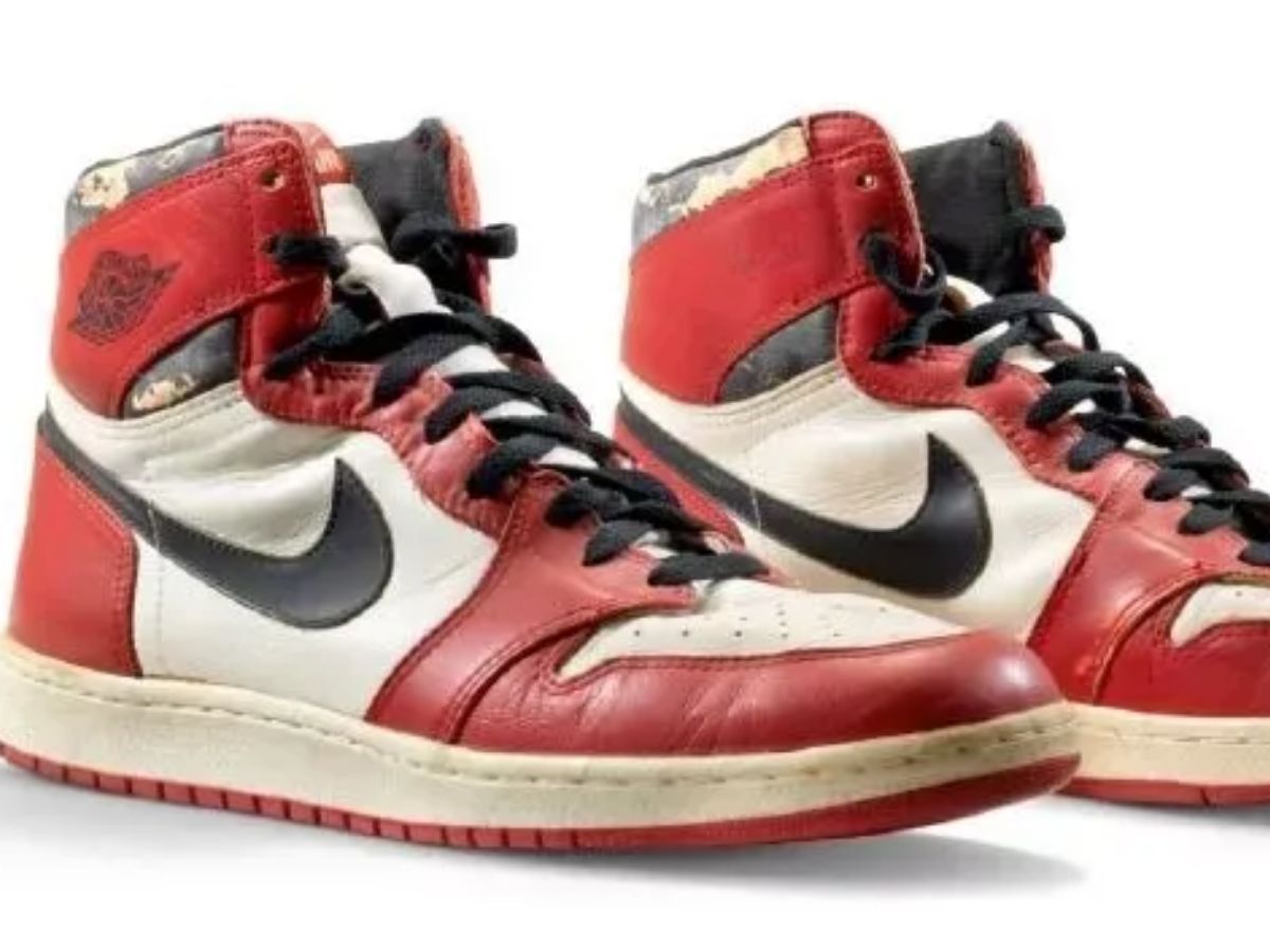 Air Jordan 1, game-worn during the &#039;shattered backboard&#039; incident ($615,000) (Image via Christie&#039;s)