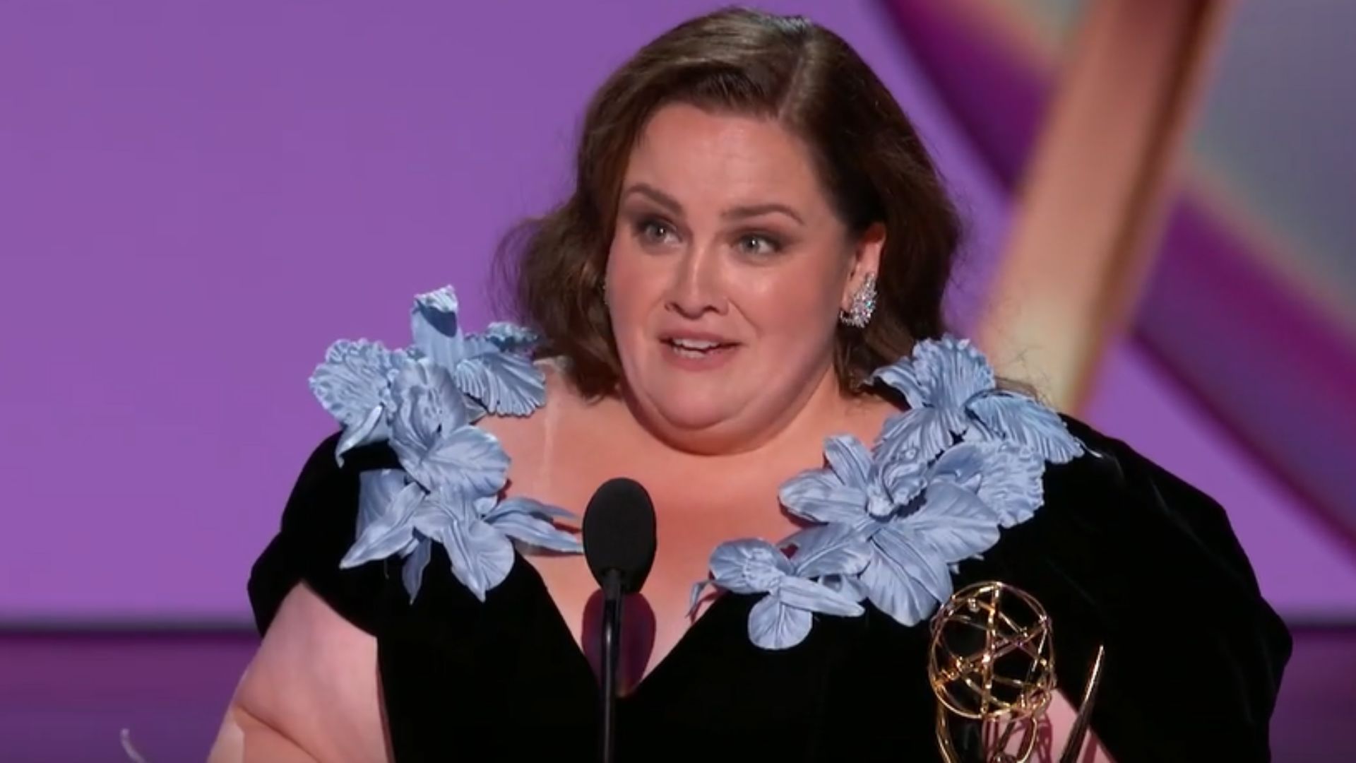 Jessica Gunning winning the Emmy for Baby Reindeer l Via: Hulu