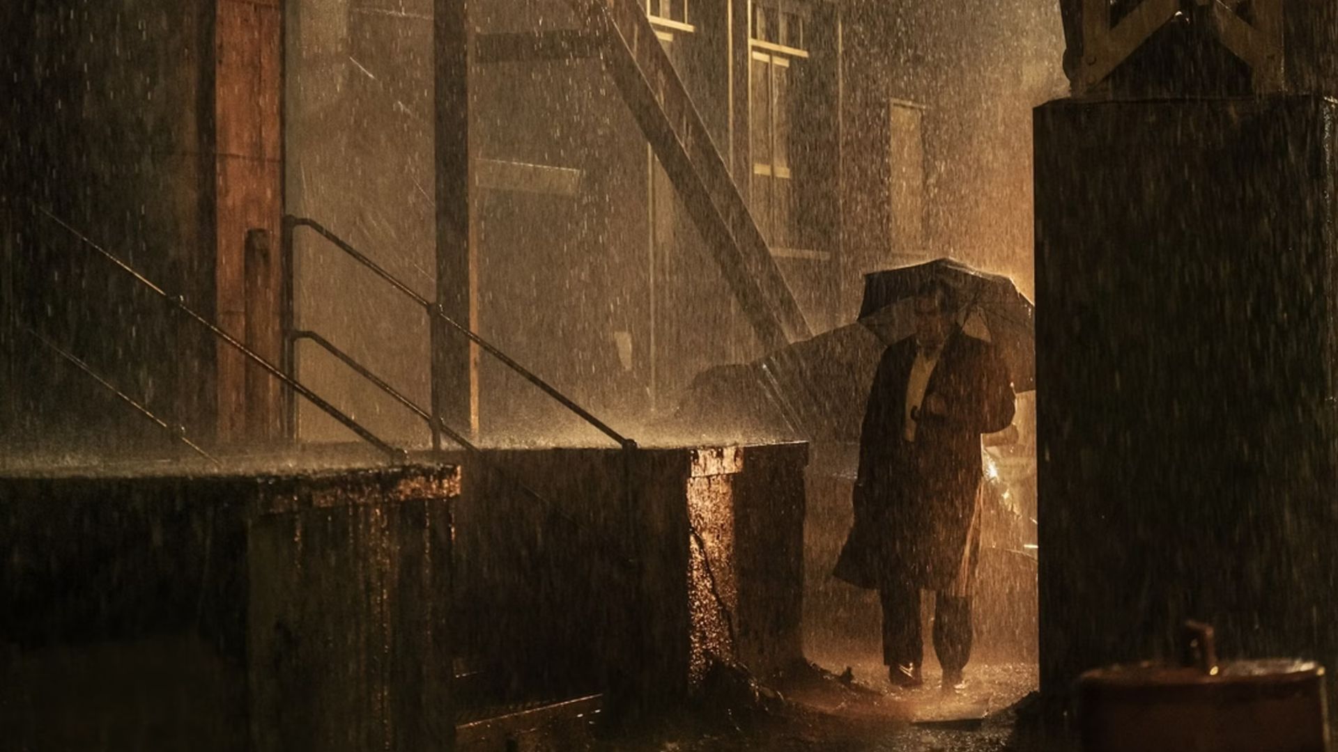 Penguin&rsquo;s umbrella often doubles as a weapon (Image Source - HBO)