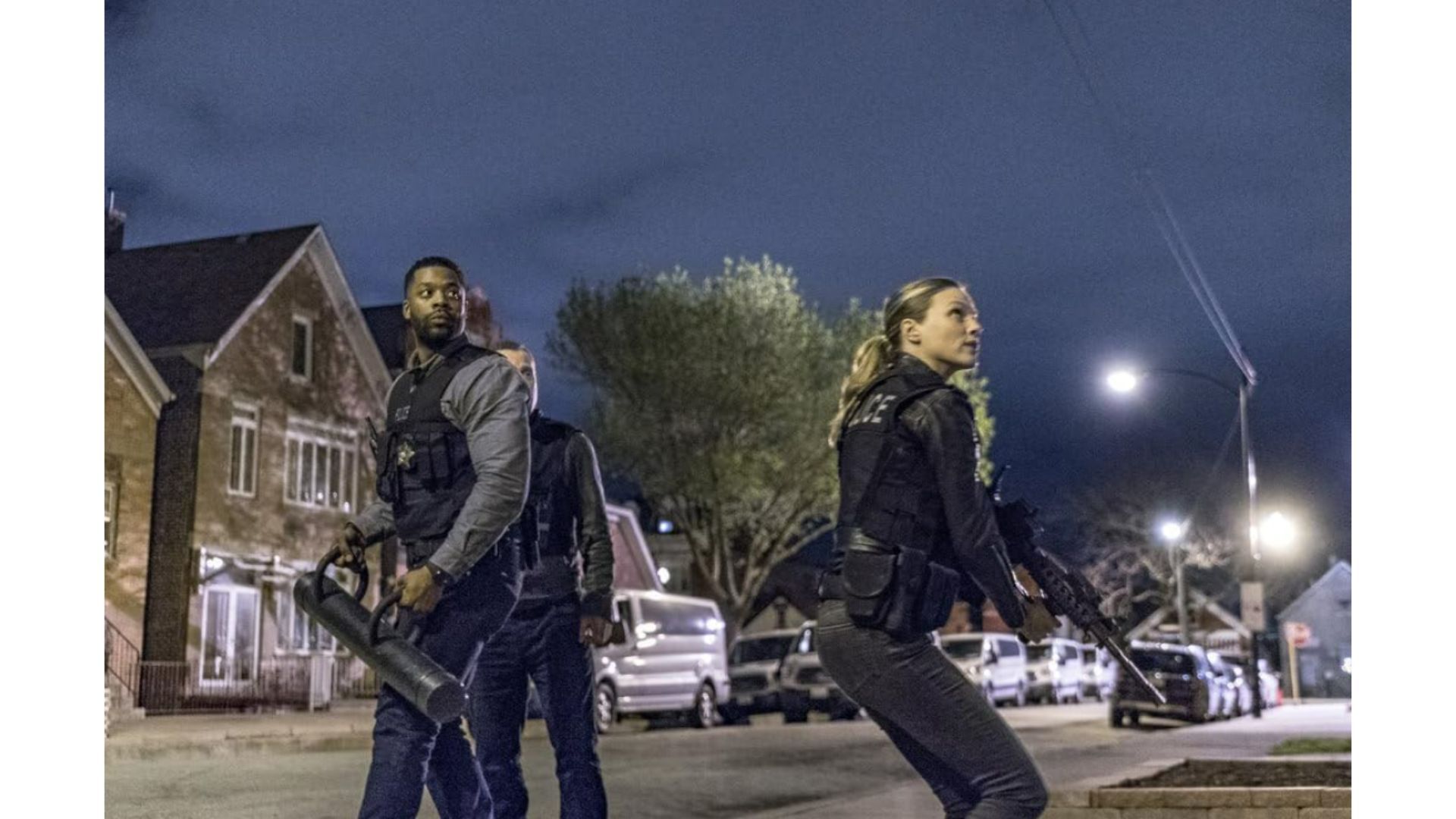 Patrick John Flueger, Tracy Spiridakos, and LaRoyce Hawkins in Chicago P.D. (Image via Peacock, NBC)