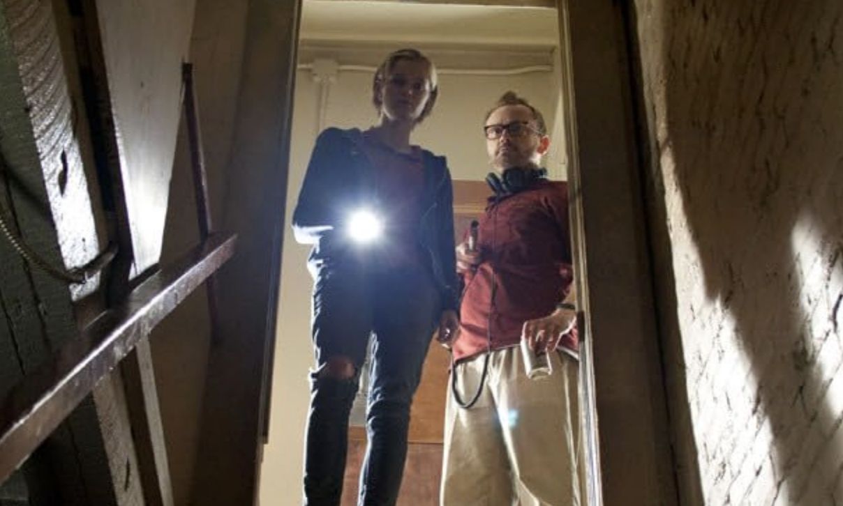 Pat Healy and Sara Paxton in The Innkeepers (Image via Dark Sky Films)