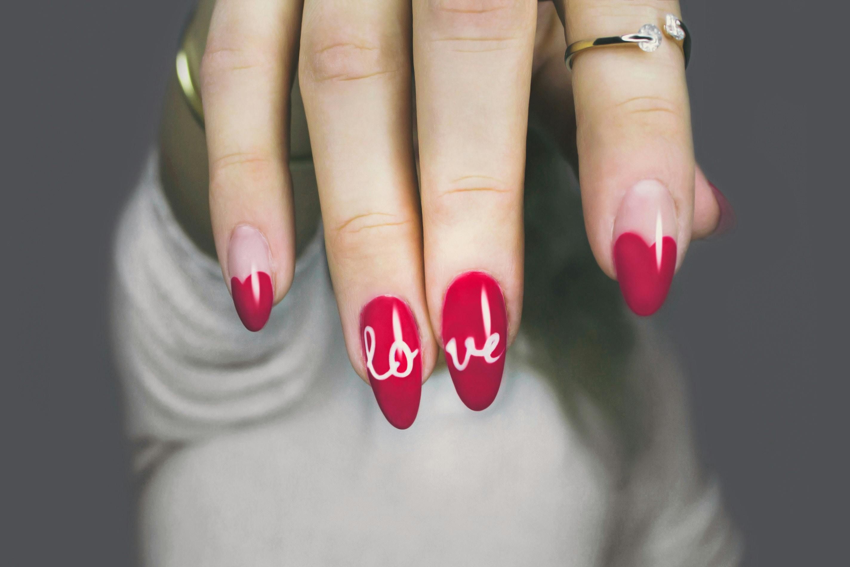 How BIAB nails are trending and changing the manicure world? (Image via Pexels/ Designcologist)