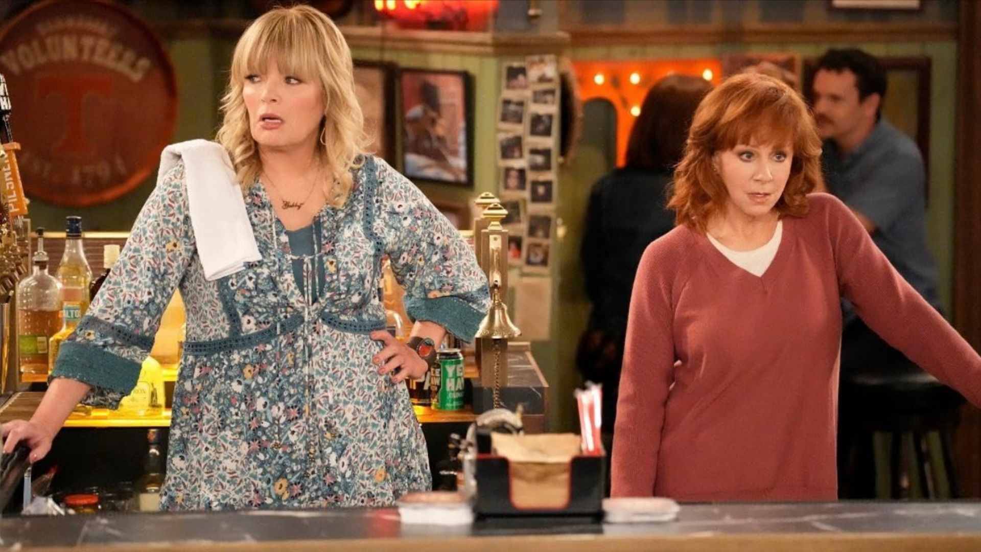 Melissa Peterman and Reba McEntire in Happy&#039;s Place (Image via NBC)