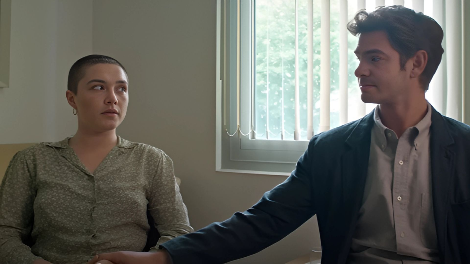 Florence Pugh (Almut Bruhl) and Andrew Garfield (Tobias Durand) | Image source: A24 on YouTube