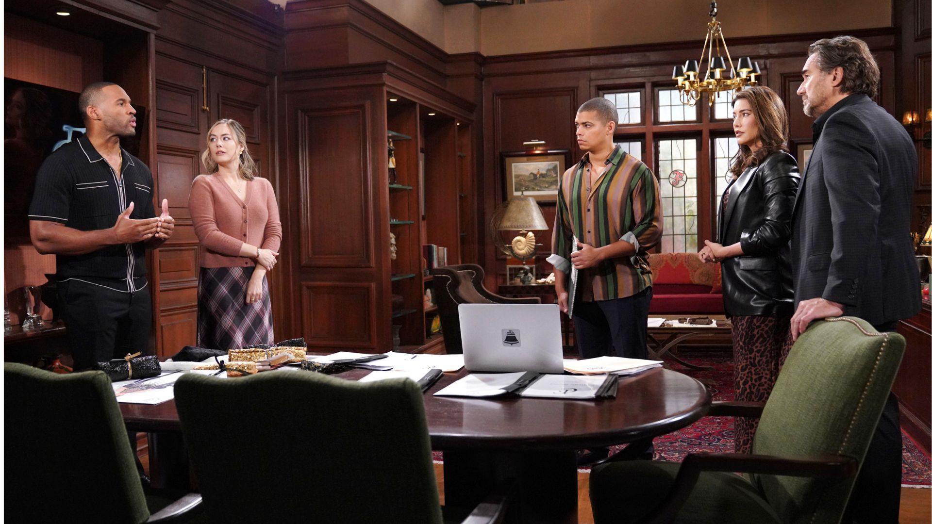 Carter makes his pitch to Steffy and Ridge | Image Source: CBS/JPI