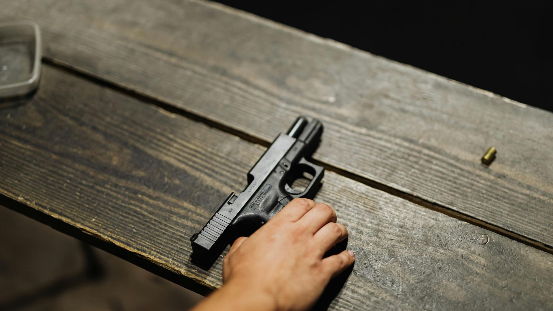 A person holding a gun (Image via Pexels/Kaboompics.com)