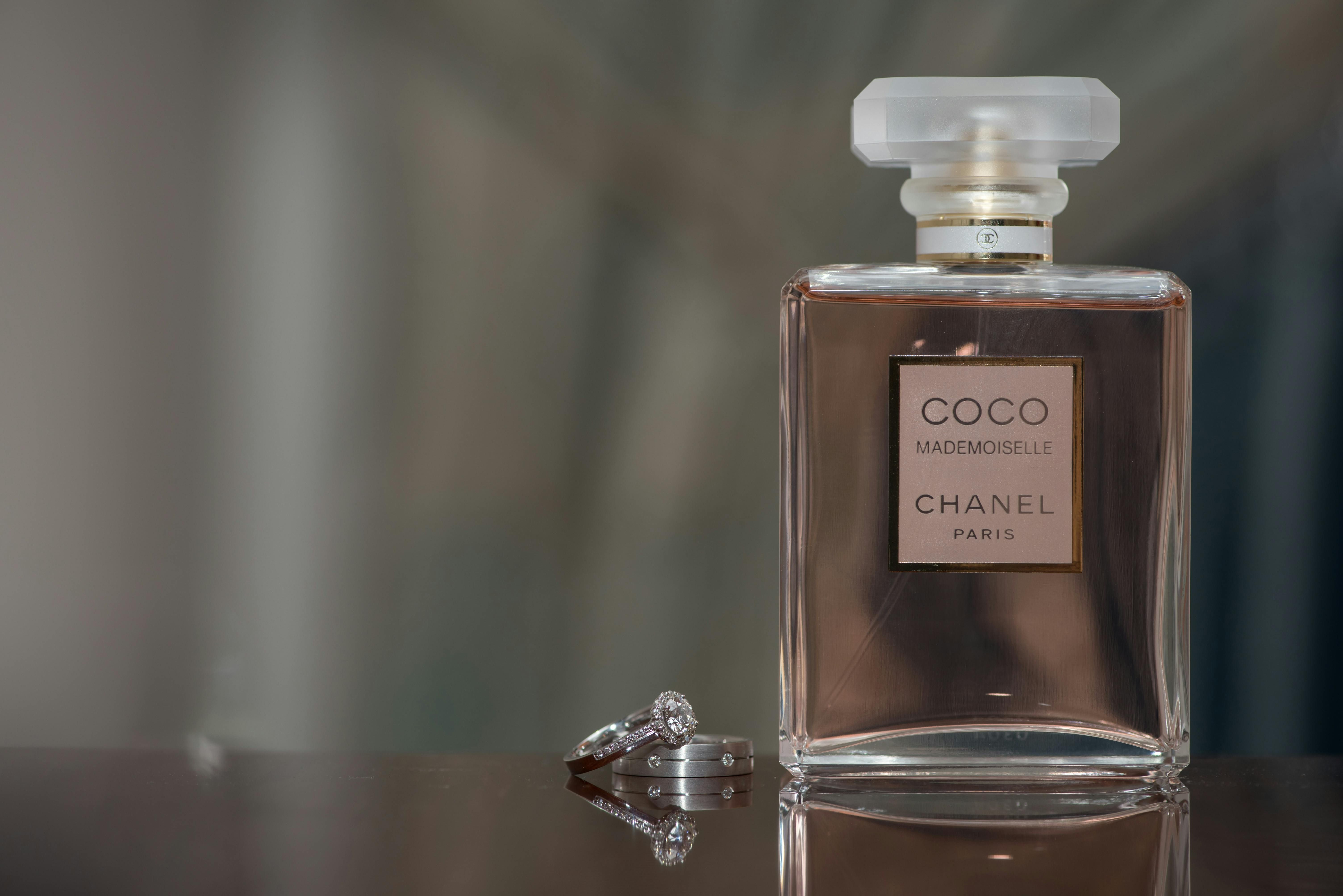 A feminine cologne that is suited for all occasions (Image via Pexels/ Studio Pilot Photography)