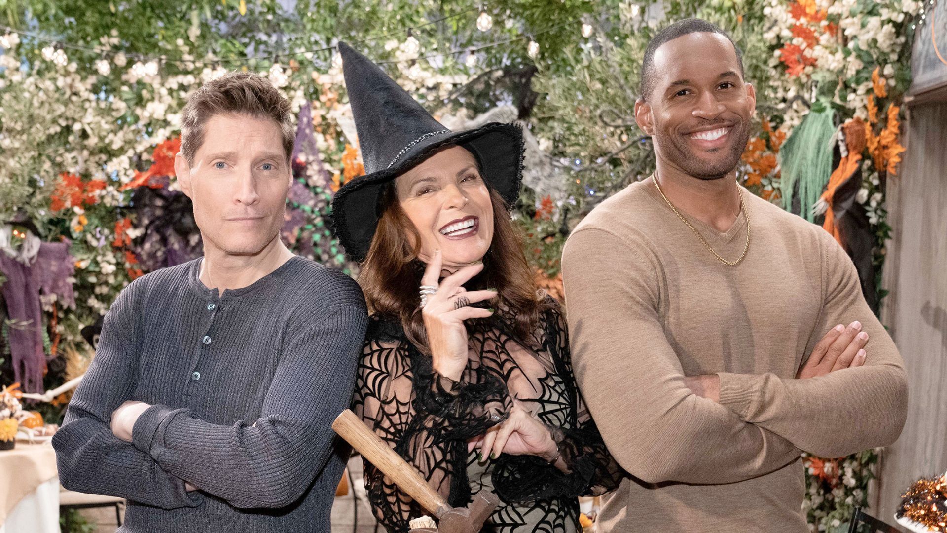 Deacon, Sheila, and Carter on Halloween | Image Source: CBS/JPI