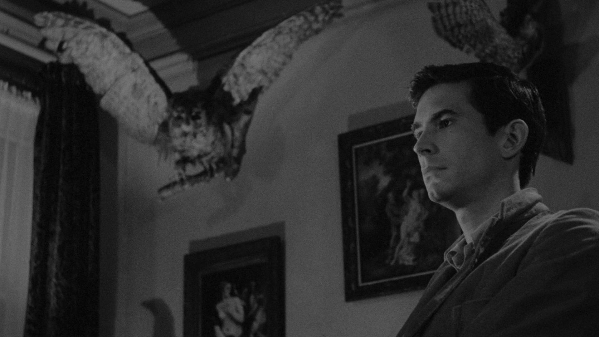 Anthony Perkins in Psycho (Image via Prime Video, Universal Pictures)