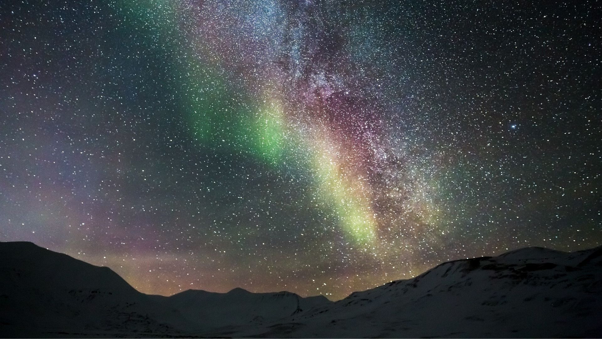 "UNREAL!!!" — People across the US react to Aurora Borealis AKA