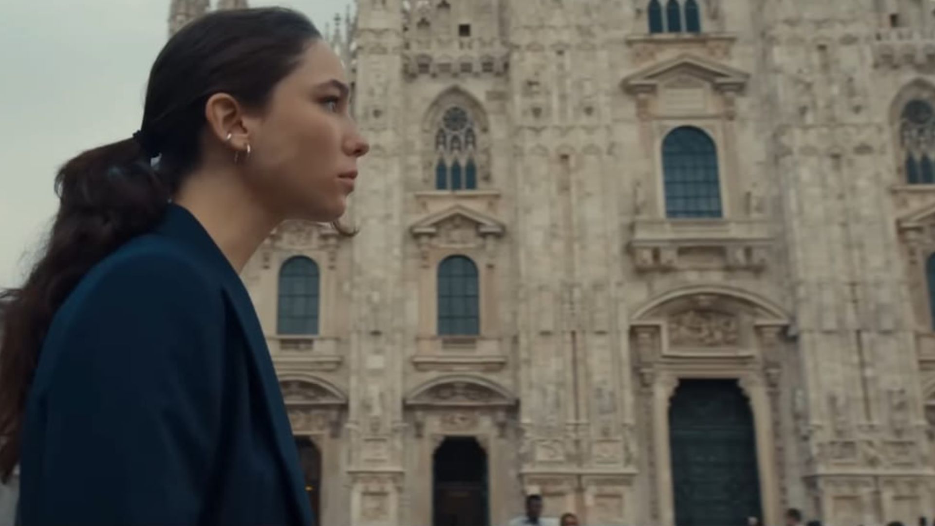 A still showing Diana walking past a cathedral in Milan | Image Source: Amazon and MGM Studios