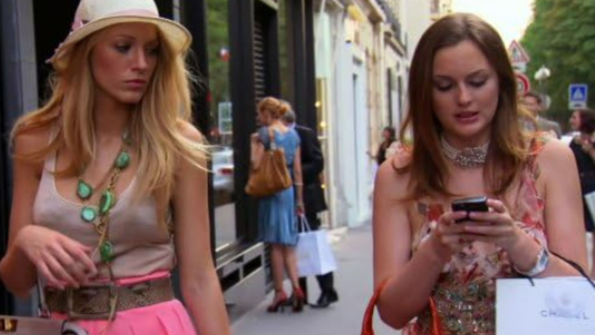 Blake Lively and Leighton Meester in Gossip Girl (Image via Netflix, The CW)