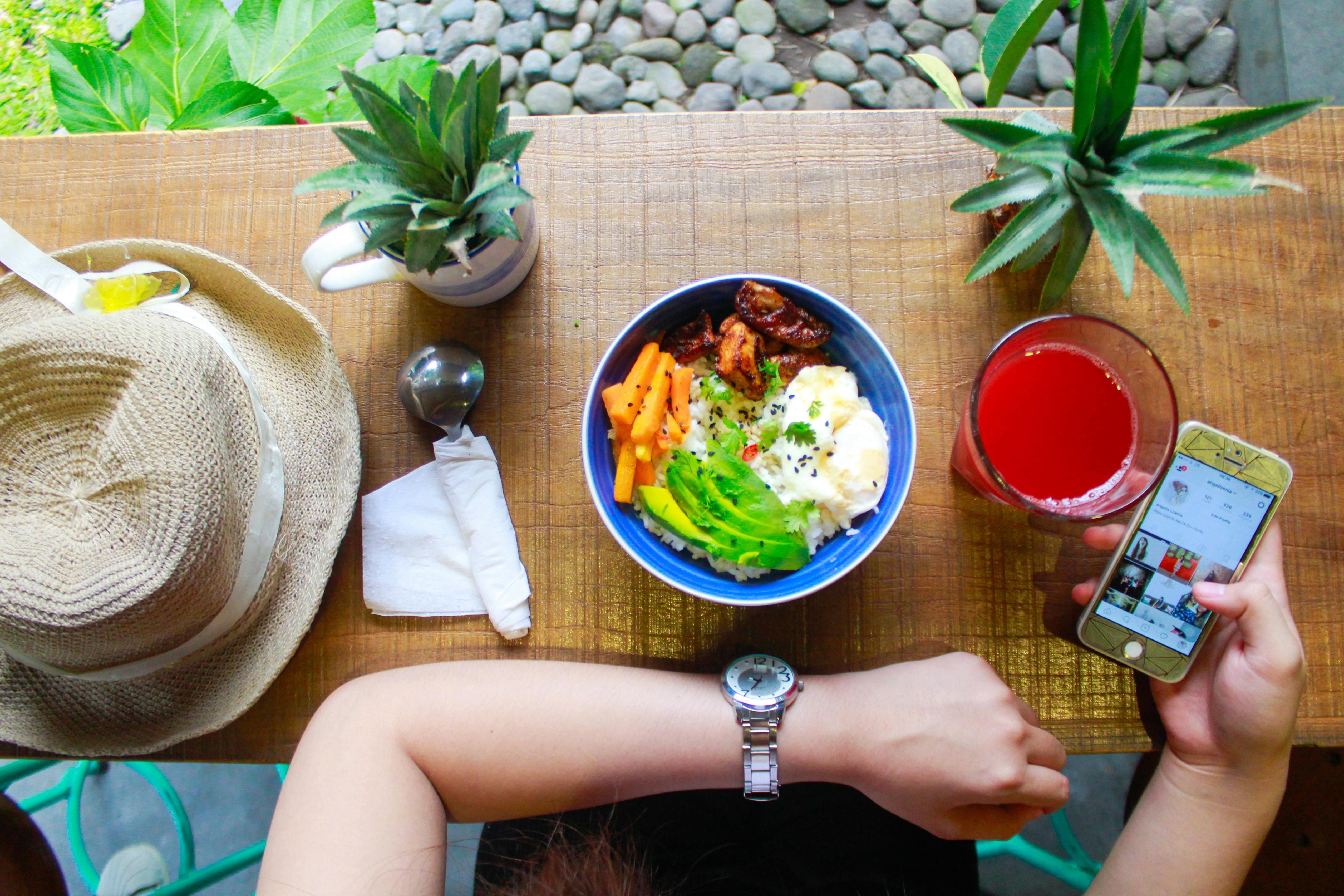 This National Day, opt for foods that nourish your mind and body. (Image via Pexels/ Wancuks)