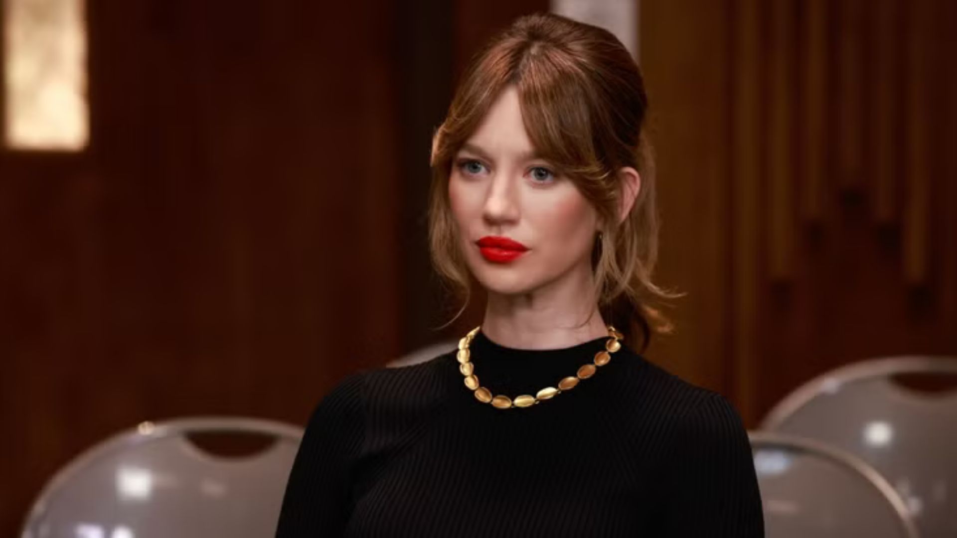 Yael Grobglas as the jury expert Shae Banfield (Image Source: CBS)