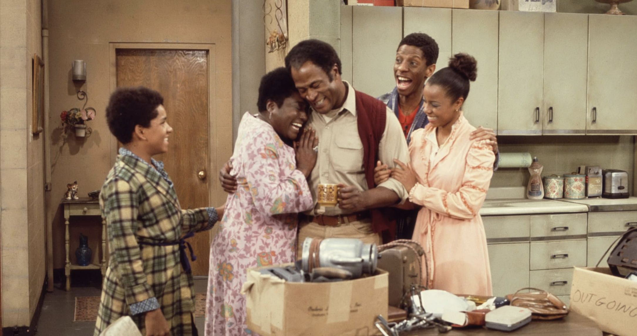 John Amos, Ralph Carter, Esther Rolle, Bernadette Stanis, and Jimmie &#039;JJ&#039; Walker in Good Times (Image via CBS)