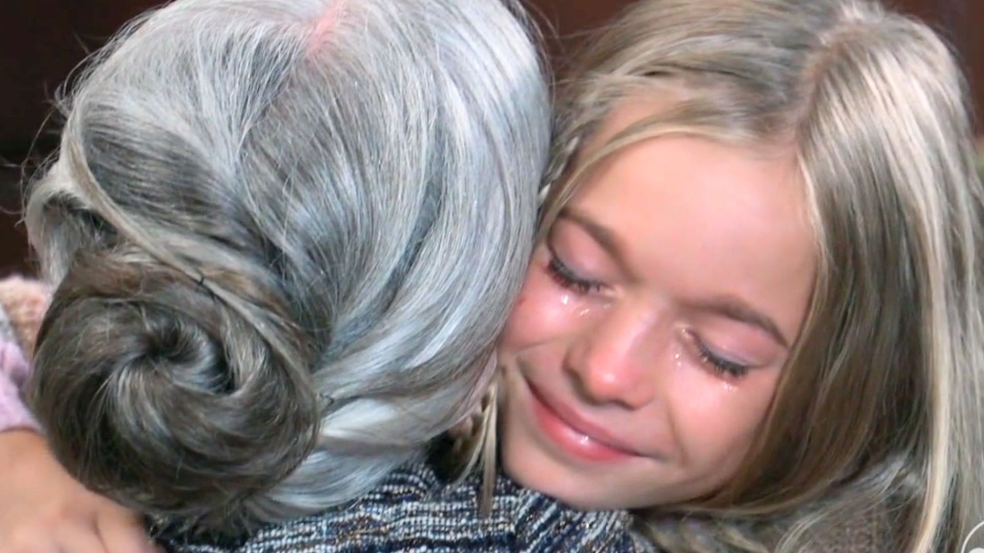 Violet and Tracy said a special goodbye | Image Source: ABC