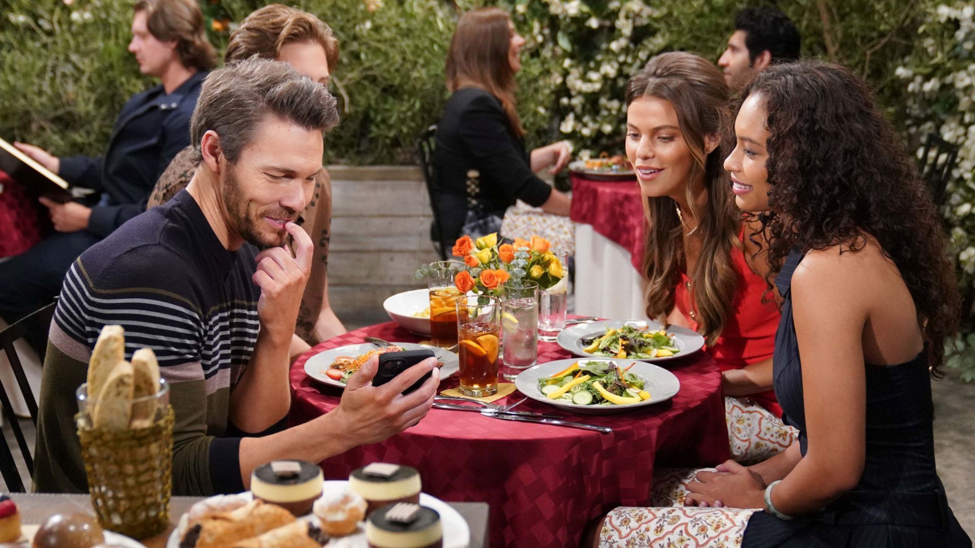 Liam shows off his kids on The Bold and the Beautiful | Image Source: CBS/JPI