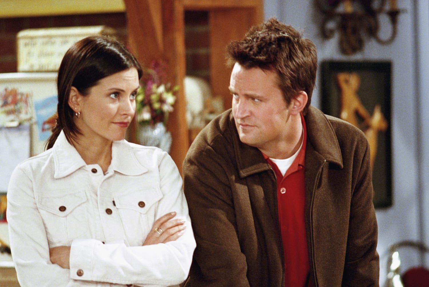 In what episode of Friends do Monica and Chandler get together?