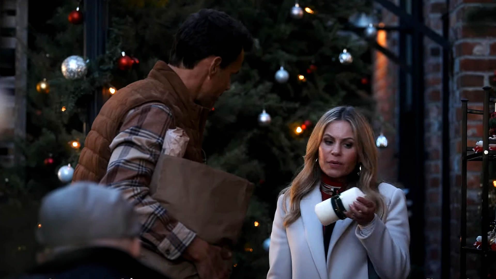 Home Sweet Christmas&#039; Candace Cameron Bure talking to Mathison. | Image Source: GAC