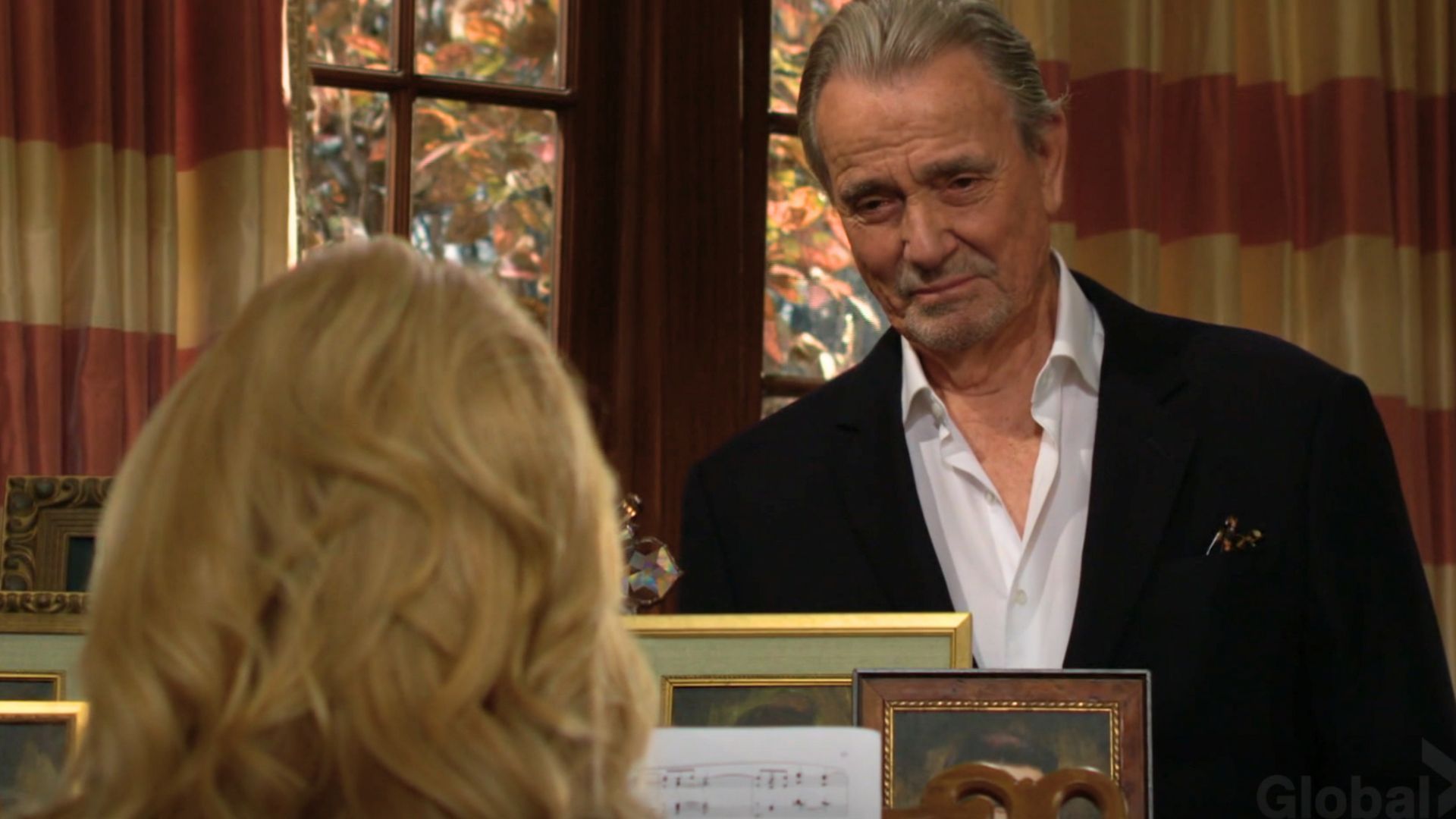 Victor watches Nikki play the piano | Image source: CBS