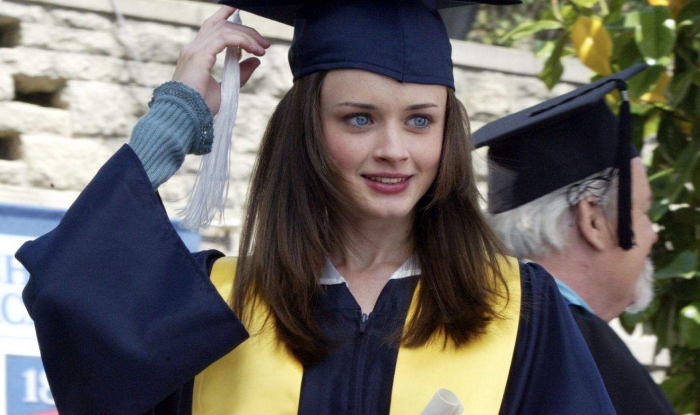 Rory Gilmore Syndrome is a &quot;quirk&quot; on the show that Gilmore Girls fans have dug into (Image via Netflix, Instagram/@gilmoregirls)