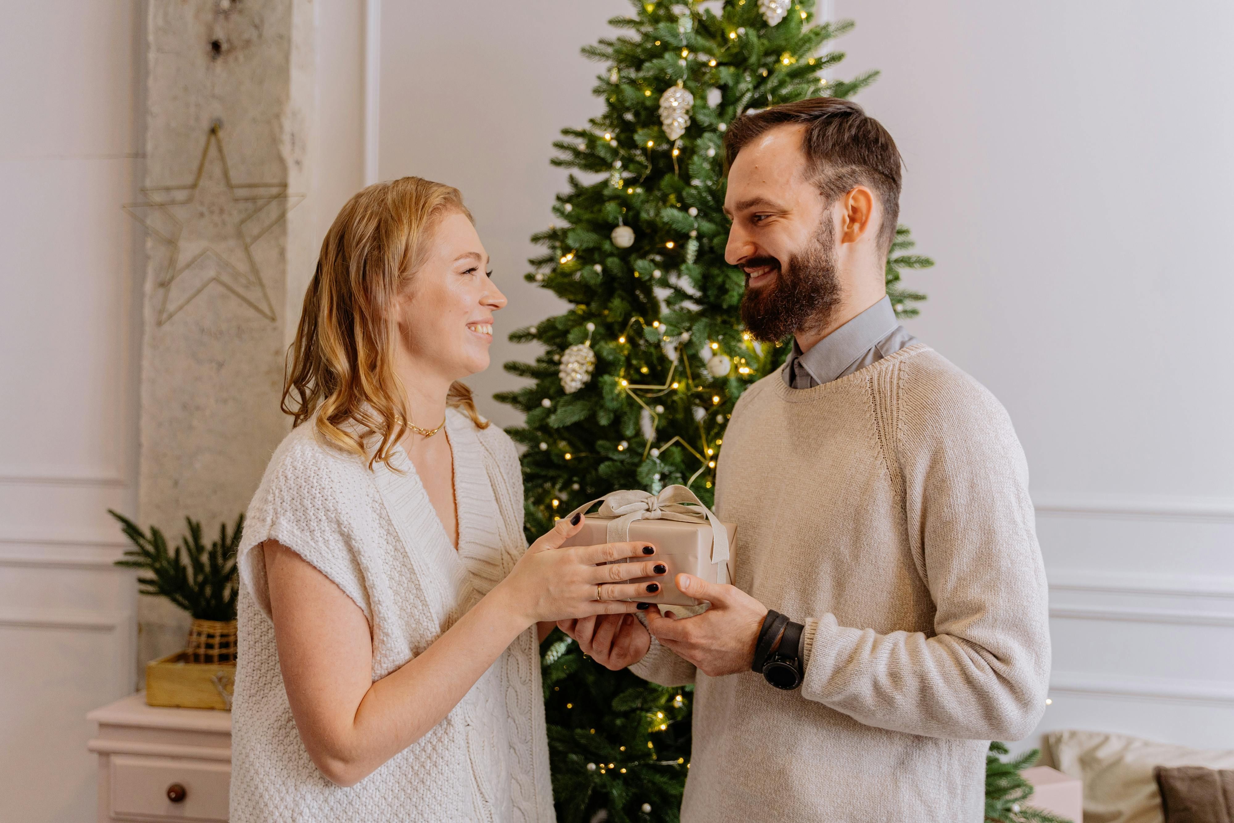 The festive season is a time for gifting and receiving. (Image via Pexels/ Shkrabaanthony)