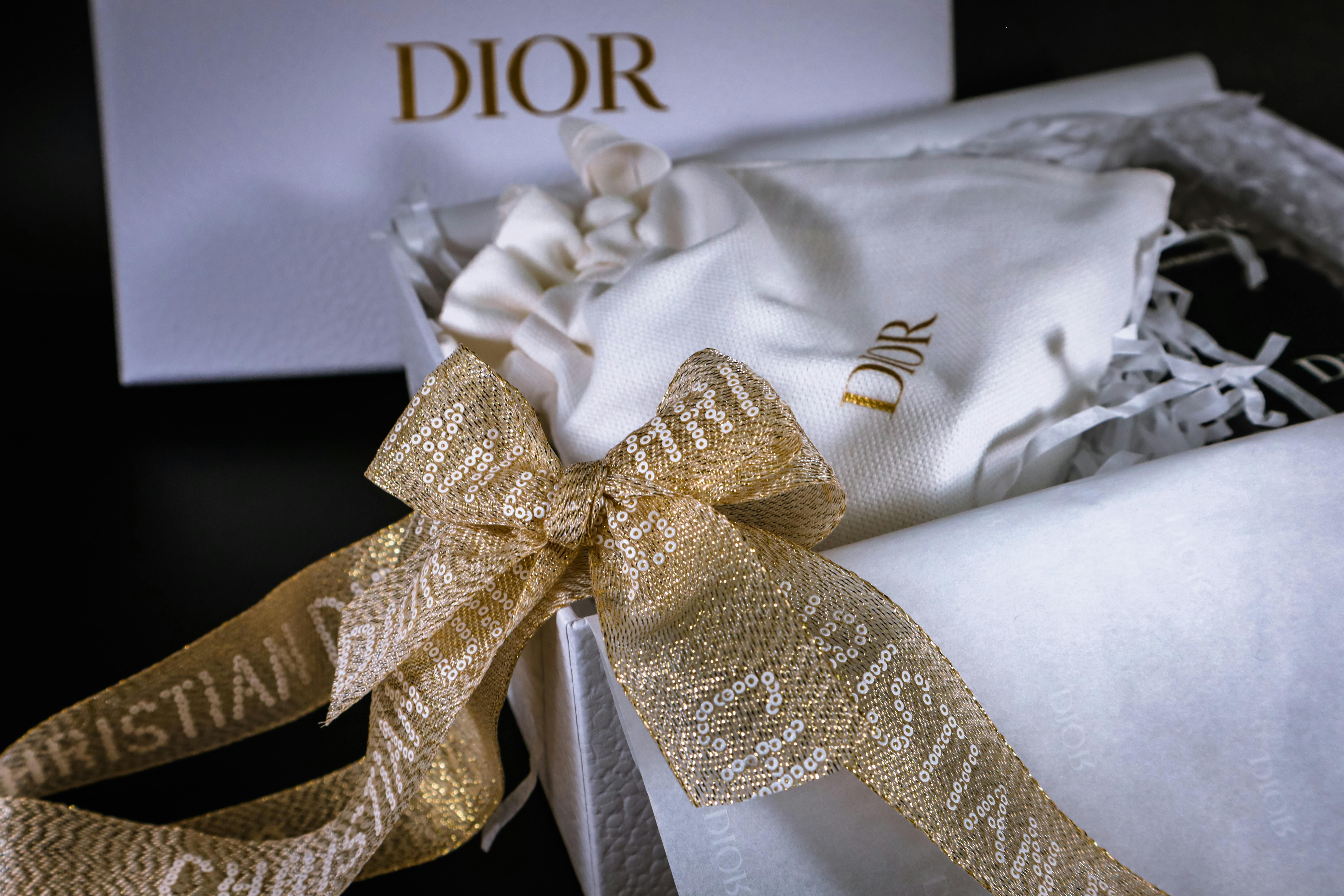 Would you like to give Dior perfumes a try? (Image via Pexels/ Perfect Lens)