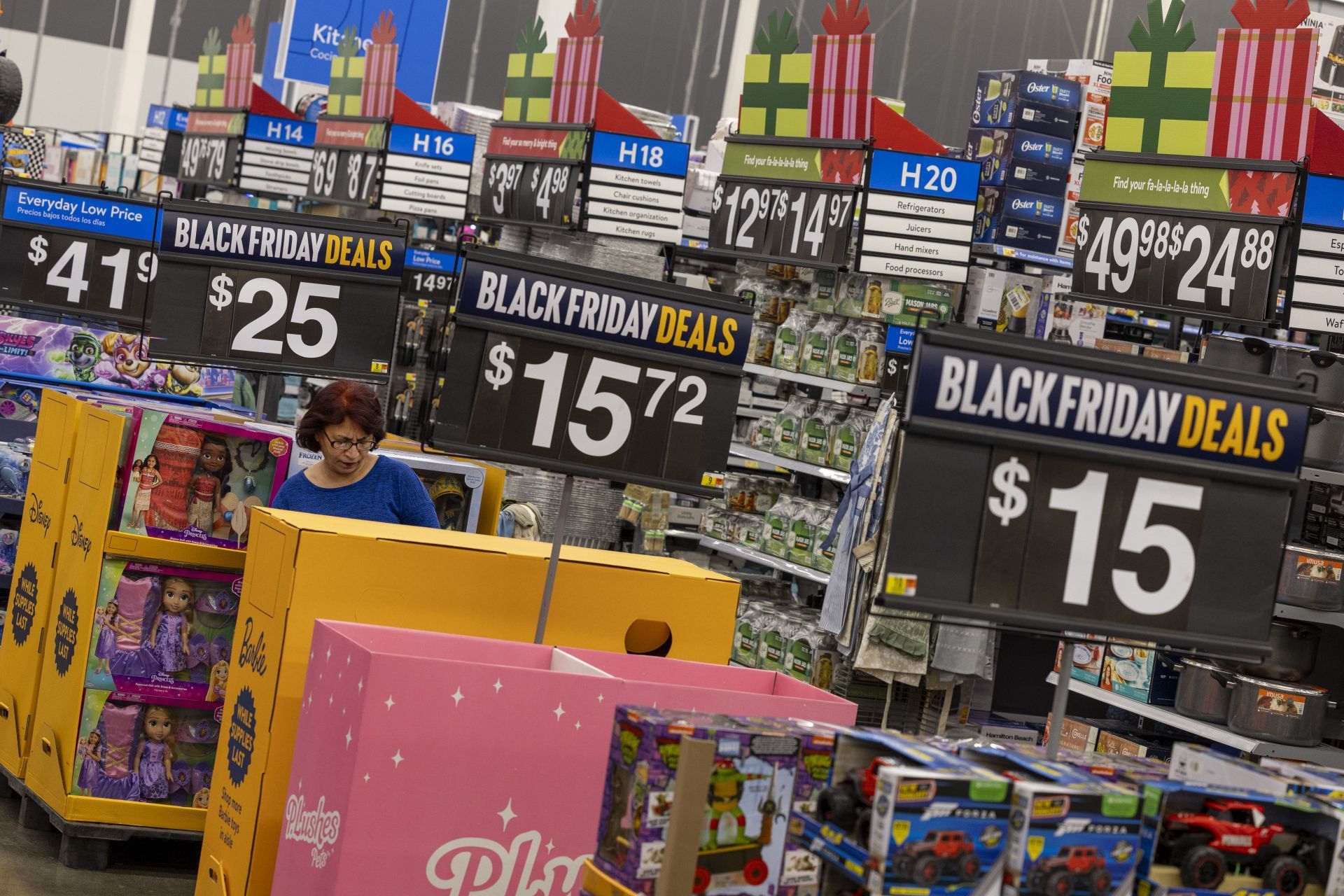 Walmart Black Friday - Source: Getty