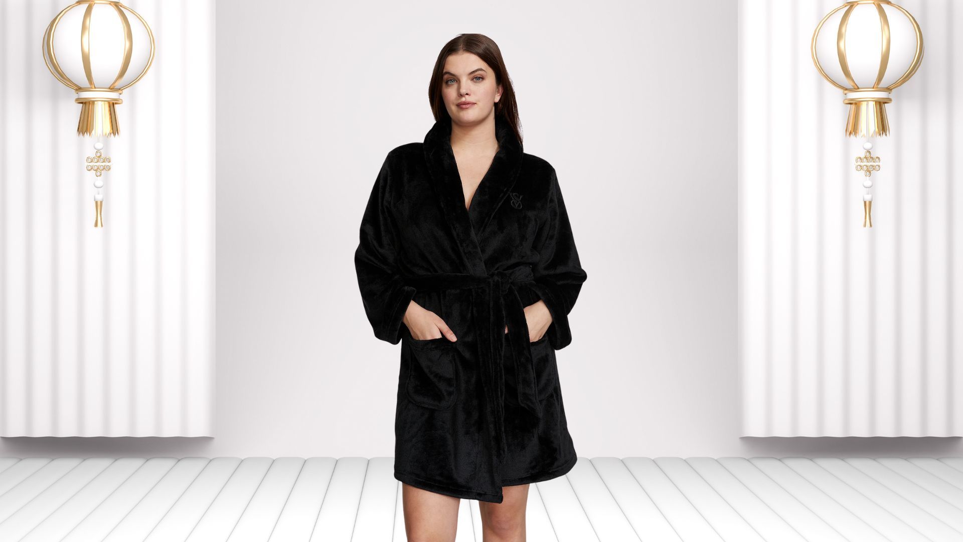 Short Cozy Robe (Image via Victoria&#039;s Secret)