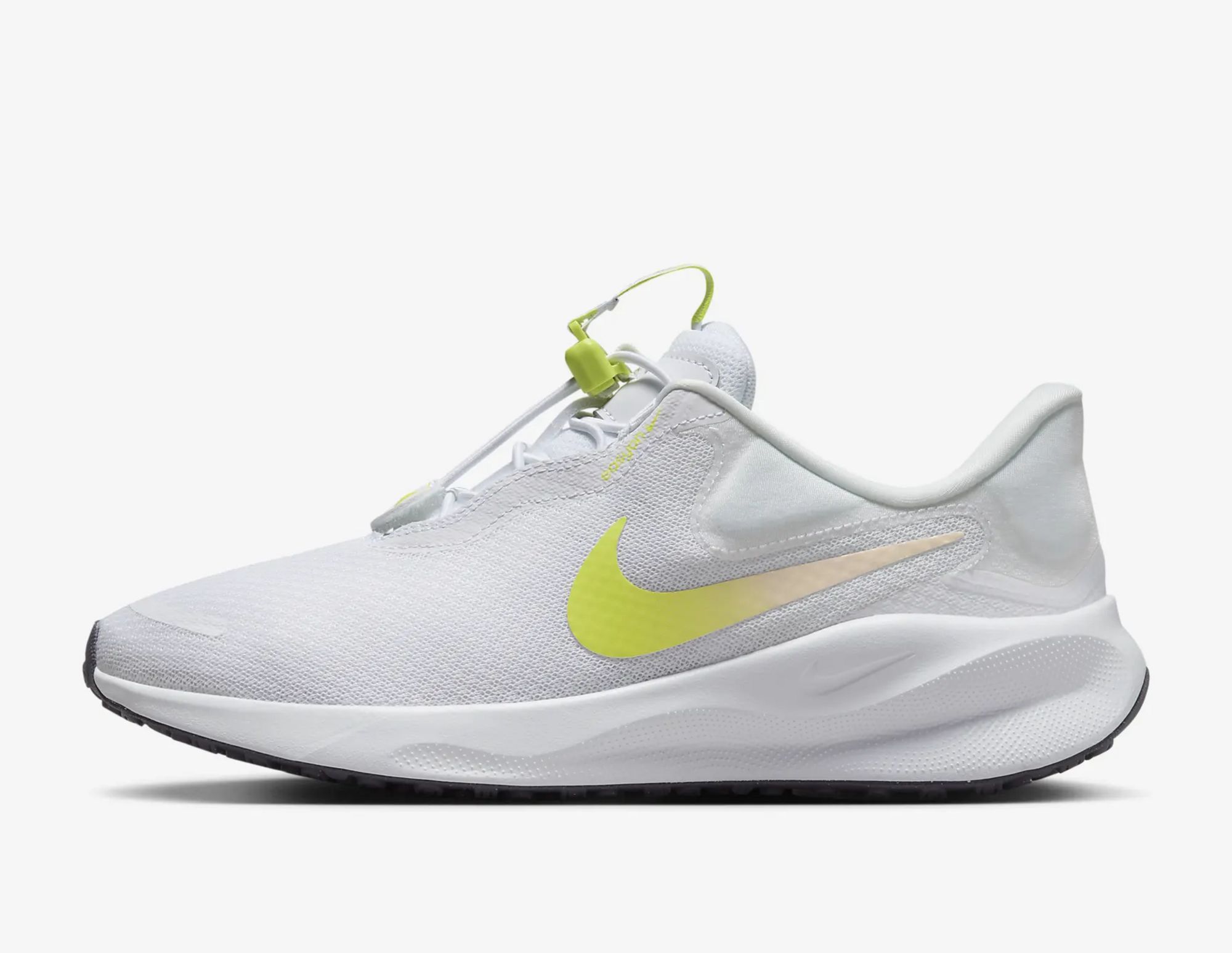 Nike Revolution 7 EasyOn at 30% off. (Image via Nike)