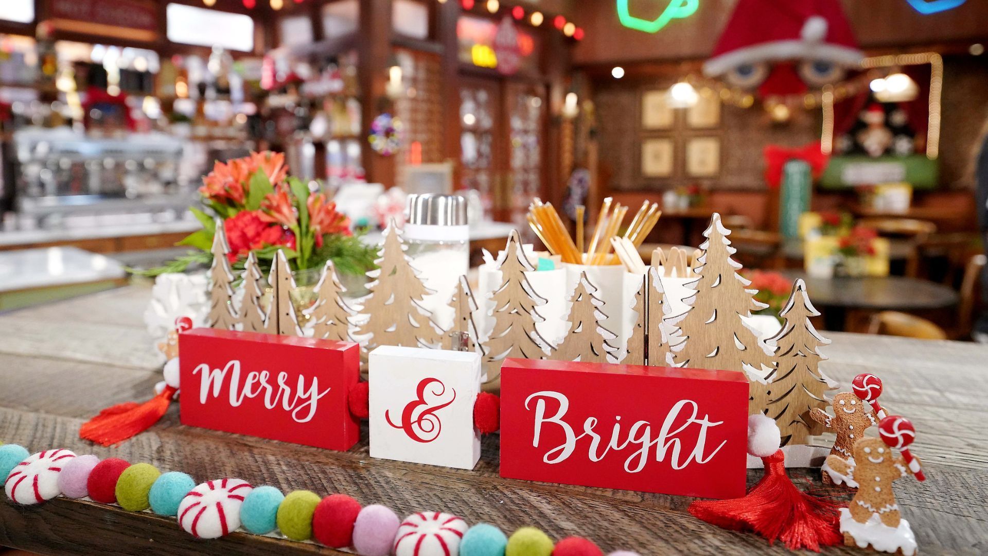 Y&amp;R&#039;s Crimson Lights coffee house is decorated for the holidays | Image: JPI